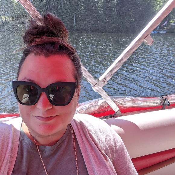 Meet your Posher, Julie - Picture 2 of 4